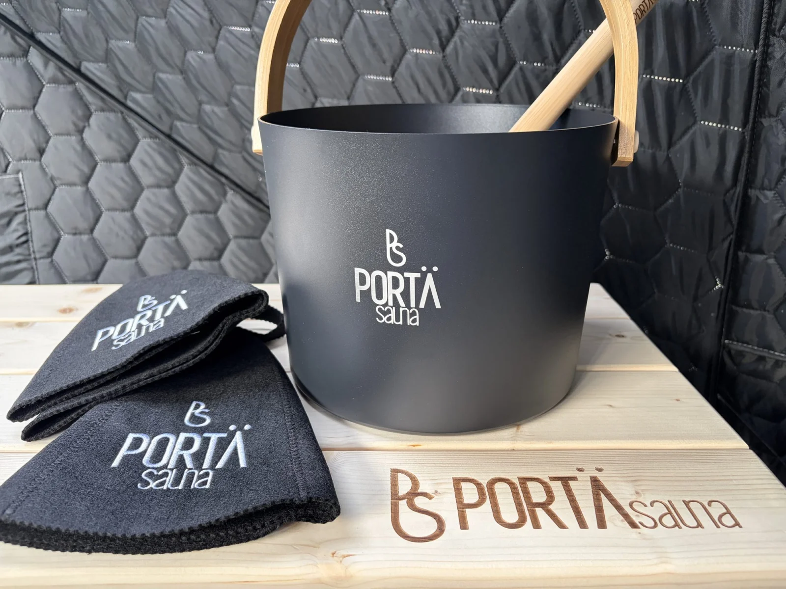 Sauna bucket and ladle on the bench